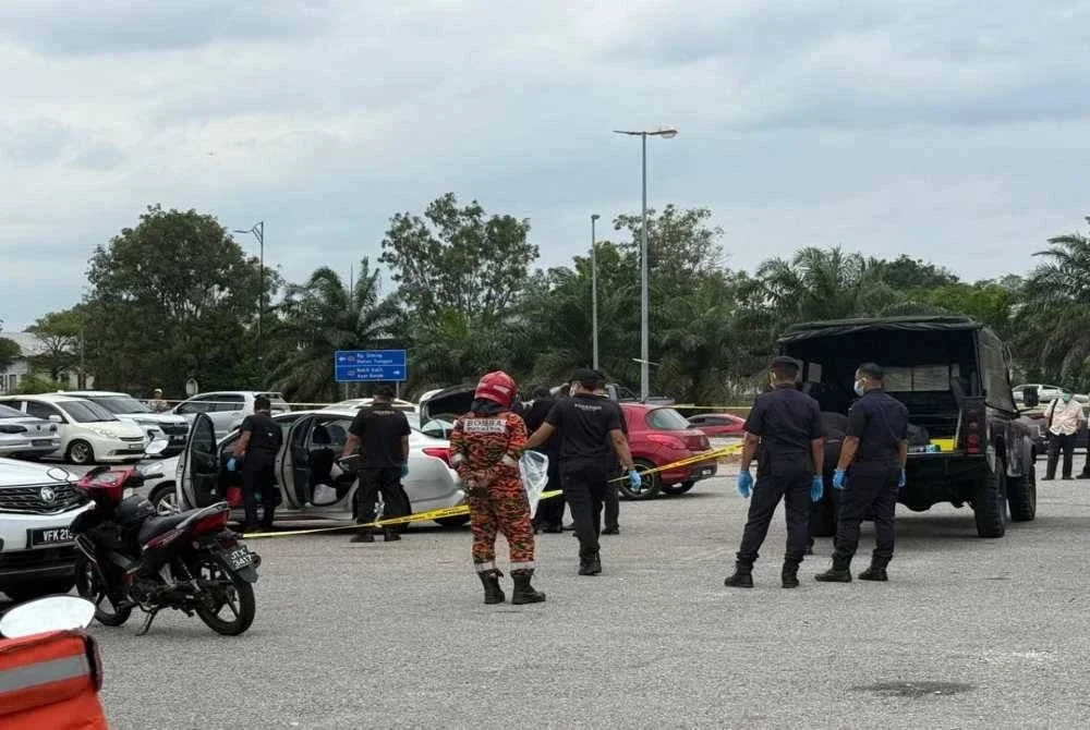 Mayat seorang lelaki ditemukan di dalam sebuah kereta di kawasan parkir MITC, Ayer Keroh pada Selasa.