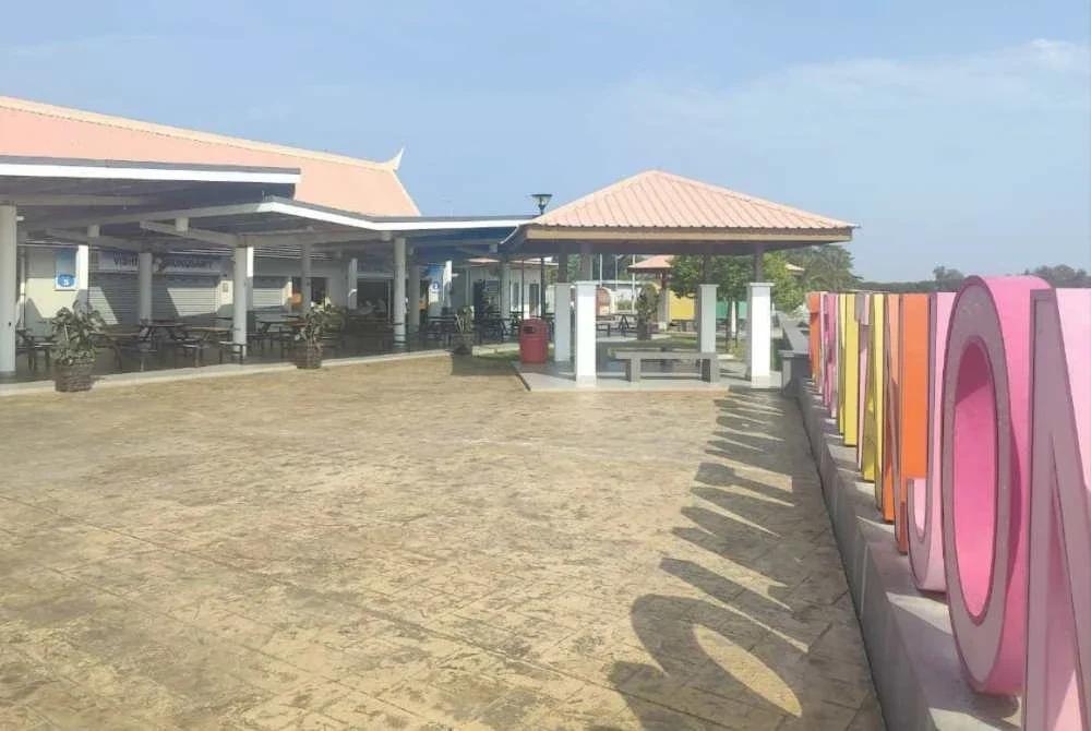 Jeti Dataran Pantai Tanjung Sepat berpotensi dibangunkan sebagai kawasan tarikan pelancong sekiranya ladang babi dipindahkan ke kawasan lain yang jauh daripada penempatan penduduk.