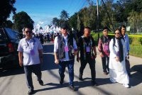 Mazliwati (kanan) semasa hari penamaan calon di Dewan Sri Lamag, Kinabatangan.