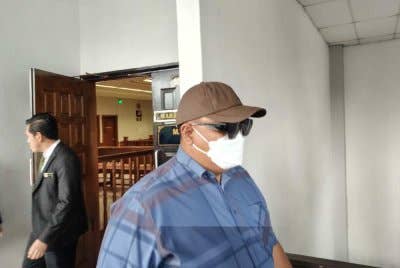 Mohd Hakim berdepan enam pertuduhan di Mahkamah Sesyen Ayer Keroh pada Selasa.