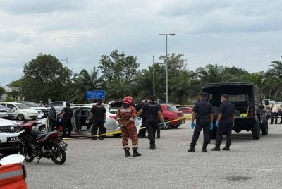 Mayat seorang lelaki ditemukan di dalam sebuah kereta di kawasan parkir MITC, Ayer Keroh pada Selasa.