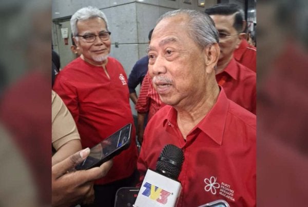 Muhyiddin ketika ditemui media selepas Mesyuarat Majlis Pimpinan Tertinggi (MPT) Bersatu di Ibu pejabat Bersatu di Petaling Jaya, Selangor.