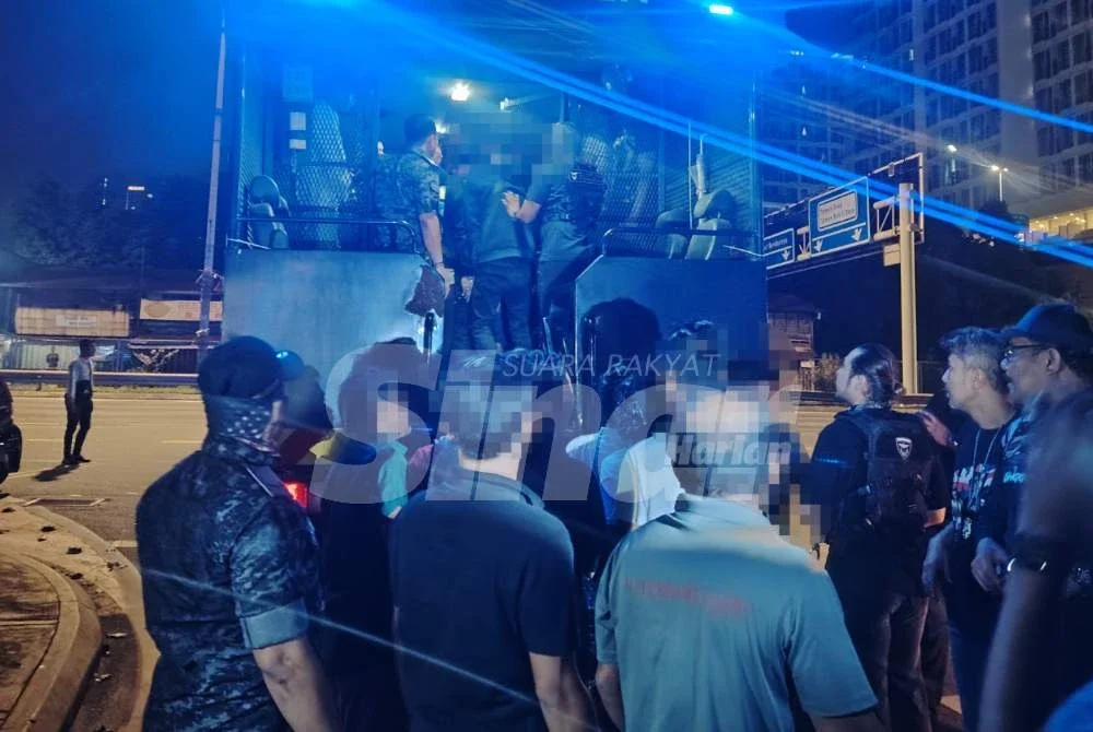 Seramai 71 warga asing ditahan JIM dalam serbuan sebuah penempatan PATI di Jalan Klang Lama, Kuala Lumpur pada Rabu.