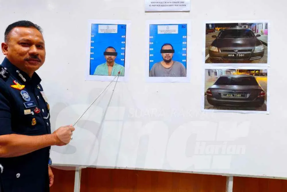 Mohd Yusoff menunjukkan dua beradik tukang besi yang ditahan serta barangan rampasan semasa sidang akhbar pada Rabu.