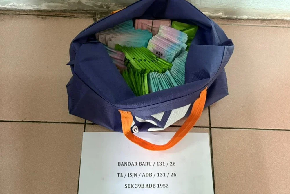 Dadah yang dirampas daripada kedua-dua suspek.