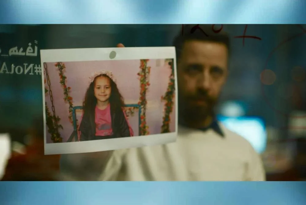 Setiap saat mula menjadi getir buat para petugas yang berusaha mengatur pasukan penyelamat bagi menyelamatkan Hind.