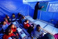 Sesi pembelajaran di Beit Lahia, utara Gaza itu melibatkan kira-kira 400 murid.