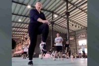 Senaman dipantau oleh pihak kem. Foto Agensi