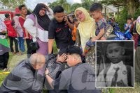 Mohd Zahir ayah kepada arwah Muhammad Naim ditenangkan oleh ahli keluarga di lokasi kejadian.