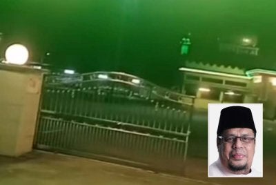 Tangkap layar video tular yang memaparkan seorang wanita mendakwa telah dihalau secara kasar dari Masjid Jamek Kamunting. Gambar kecil: Harith Fadzilah