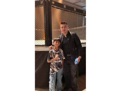 Datuk Aaron Aziz dilantik sebagai Duta Anti Buli kejohanan Sang Saka Biru Muaythai Warrior Vol. 1 anjuran Sang Saka Biru PDRM yang turut menampilkan bintang cilik Muay Thai negara, Adam Mikail Zawawi.