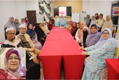 Sebahagian daripada mereka yang hadir pada Bengkel Penyelia dan Penarafan Rumah Ngaji Negeri Kelantan diadakan di Hotel Citra Kadok, Ketereh di Kota Bharu pada Rabu. Gambar kecil: Noraidah