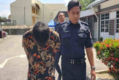 Tertuduh dibawa ke Mahkamah Majistret Jasin pada Rabu atas tuduhan memukul anak menggunakan topi keledar.