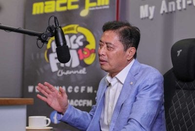Azam semasa dijemput menghadiri segmen Sembang Tamu MACCfm bertajuk SPRM 2026: Ke Mana Halatuju? di Studio MACCfm, Ibu Pejabat SPRM Putrajaya pada Rabu.