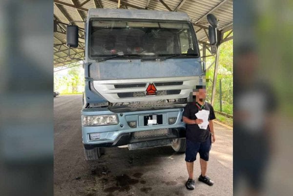 Seorang lelaki ditahan manakala lori disita selepas dikesanmemandu secara berbahaya di Kilometer 7.0, Jalan Perani–Lok Heng. 