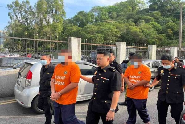 Seorang pegawai syariah dan peguam syarie direman tujuh hari disyaki terlibat dalam kes meminta dan menerima rasuah berjumlah kira-kira RM91,000. Foto SPRM Johor