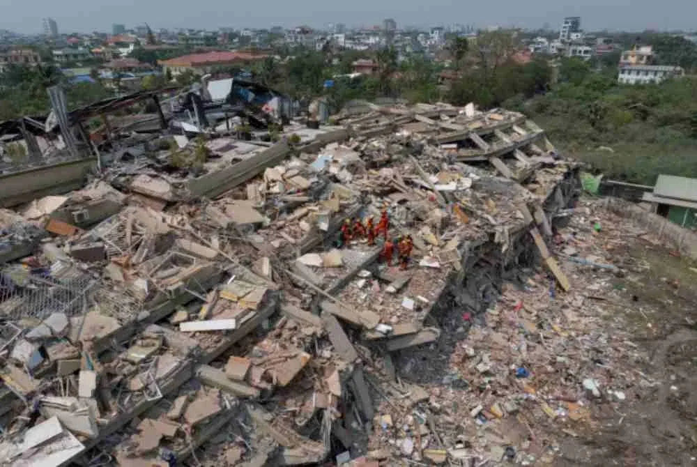 Dua bencana paling dahsyat ialah gempa yang melanda Myanmar dan Thailand yang mengorbankan 4,500 orang pada Mac tahun lalu. Foto sumber Agensi