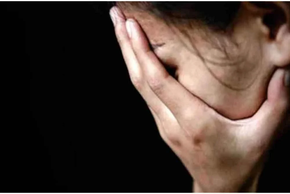 Seorang pensyarah kerugian RM493,600 selepas terpedaya dengan skim pelaburan palsu dalam talian. Gambar hiasan