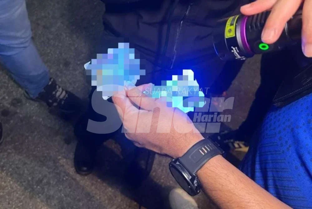 Antara MyKad palsu yang dibeli oleh warga asing pada harga RM300.