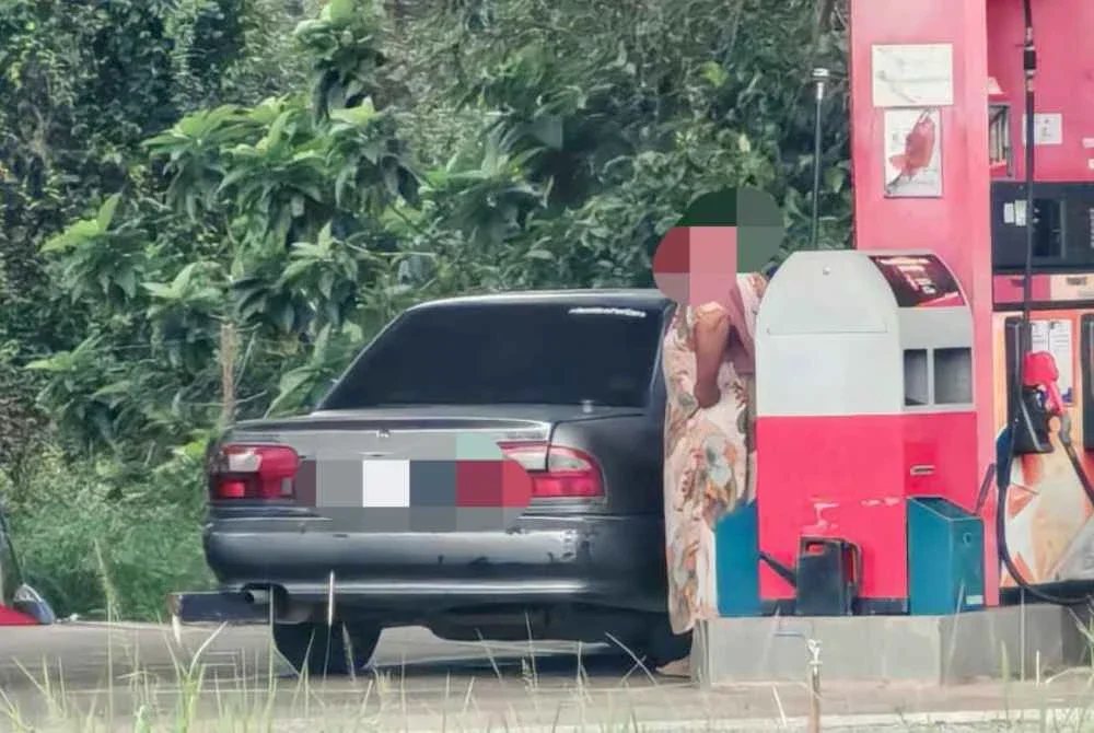 Dua beradik wanita ditangkap kerana melakukan pengisian minyak petrol berulang di Tumpat. Foto KPDN
