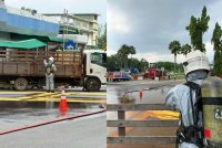 Pasukan bomba membuat tindakan susulan di lokasi berlaku kebocoran gas amonia. Foto bomba