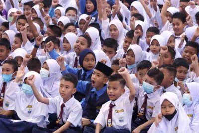 Matlamat pendidikan bukan sekadar melahirkan pelajar yang lulus peperiksaan, tetapi membentuk sumber manusia yang berdaya saing, berdisiplin dan mampu menyesuaikan diri dengan dunia yang sentiasa berubah. Gambar hiasan 