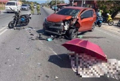 Mangsa meninggal dunia di lokasi kejadian akibat kecederaan parah di bahagian kepala dan kedua-dua kaki. Foto IPD Pendang
