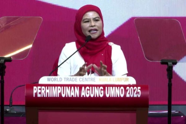 Noraini ketika berucap pada Perhimpunan Agung Wanita UMNO di WTC pada Khamis