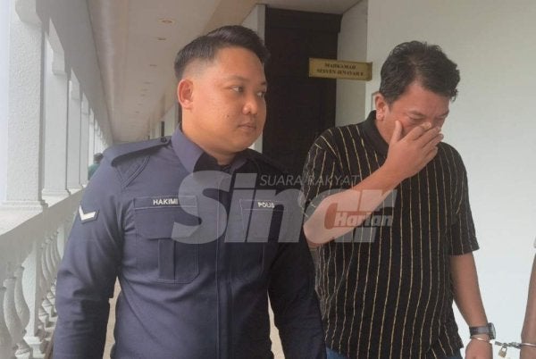 Ahmad Nadzri (kanan) didenda RM14,000 oleh Mahkamah Sesyen Kuala Lumpur pada Khamis. - Foto Sinar Harian