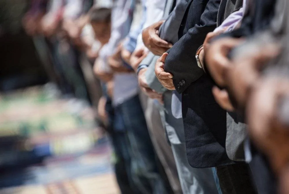 JHEAINS menyenaraikan lima golongan umat Islam berkaitan solat dan golongan kelima paling membimbangkan. Foto Canva