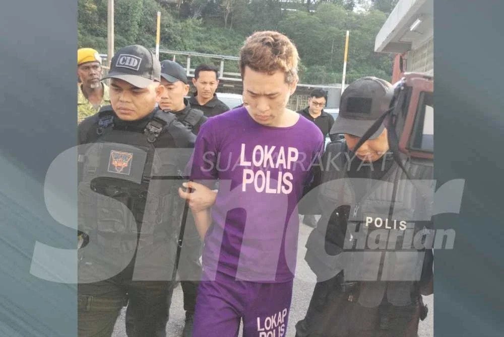 Tertuduh, Chia Tong Honh didakwa membunuh isteri dan anaknya yang berusia lima tahun.