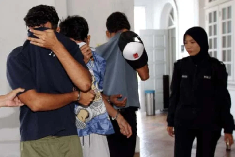 Tiga lelaki mengaku tidak bersalah di Mahkamah Sesyen Ipoh pada Jumaat atas pertuduhan merogol dan amang seksual remaja perempuan 16 tahun pada minggu lalu. 