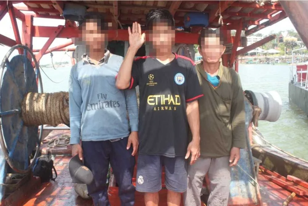 Tiga kru termasuk tekong warga Vietnam ditahan Maritim Malaysia Terengganu selepas vesel dinaiki dikesan menceroboh perairan negara dalam operasi pada Khamis.