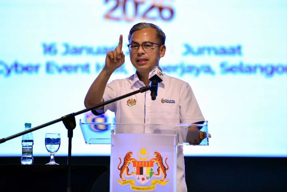 Fahmi menyampaikan ucapan semasa hadir pada Majlis Amanat Menteri Komunikasi Bersama Warga JAPEN pada Jumaat. Foto: Bernama 