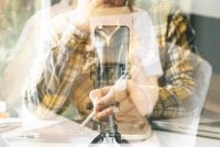 Menurut kajian, daripada 3,440 video dihasilkan AI, sebanyak 2,230 video adalah dalam kategori paling melampau di bawah undang-undang United Kingdom. Foto hiasan