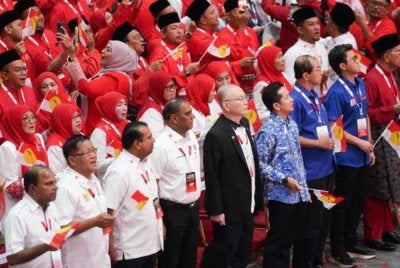 Saravanan (empat dari kiri) tetap menghadiri PAU) 2025 pada Jumaat, walaupun parti itu dilaporkan sedang mempertimbangkan kedudukan serta hala tuju mereka dalam BN - Foto: SINAR HARIAN/ ROSLI TALIB