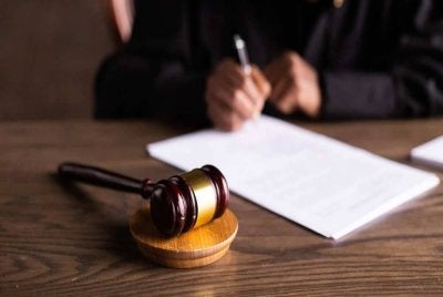 Seorang guru mengaku tidak bersalah di Mahkamah Sesyen Seremban pada Jumaat atas empat pertuduhan melakukan amang seksual fizikal terhadap empat kanak-kanak lelaki pada tahun 2024 dan 2025.