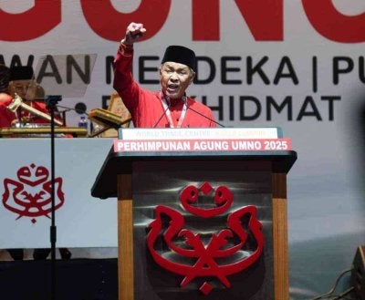 Ahmad Zahid ketika menyampaikan ucapan dasar Presiden sempena Perhimpunan Agung UMNO 2025 di WTC pada Jumaat.