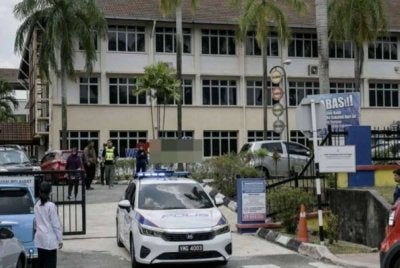  Pelajar lelaki yang didakwa membunuh seorang pelajar perempuan berusia 16 tahun dalam kejadian tikam di sebuah sekolah menengah di Bandar Utama, layak dibicarakan.