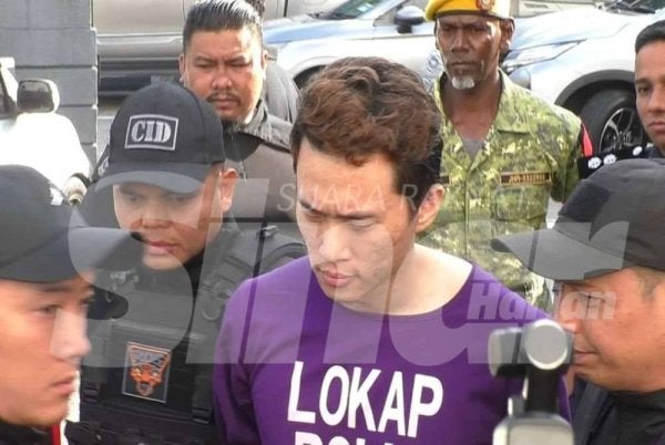 Seorang doktor klinik swasta dihadapkan ke Mahkamah Majistret di sini pada Jumaat atas empat pertuduhan membunuh isteri dan anaknya, pada Disember.