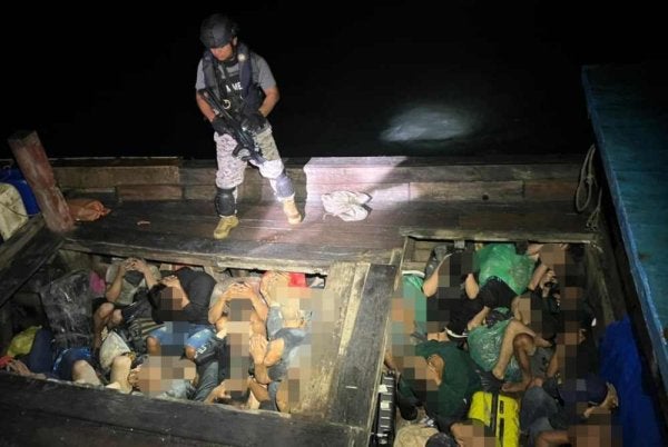 Maritim Malaysia menggagalkan cubaan menyeludup PATI melalui perairan Kuala Selangor pada Jumaat. Foto Maritim Malaysia