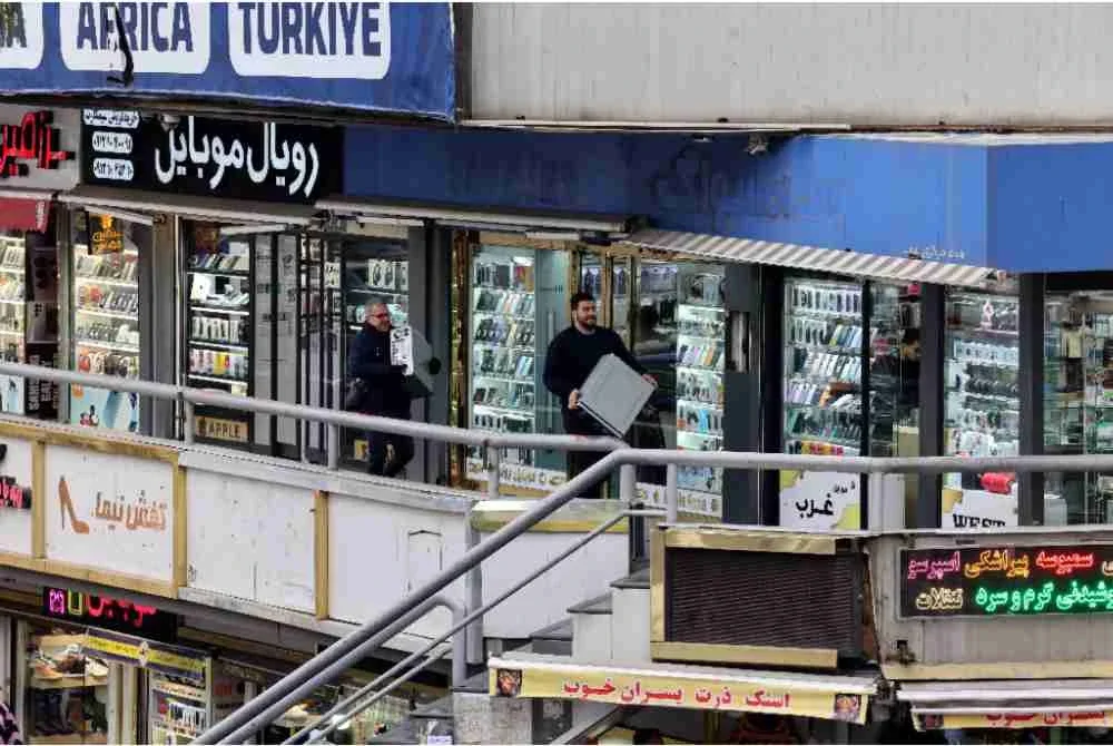 Urusan perniagaan di ibu kota kembali seperti biasa. Foto AFP