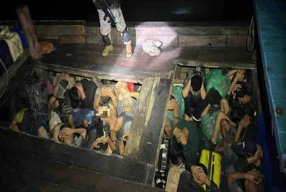 Maritim Malaysia menggagalkan cubaan menyeludup PATI melalui perairan Kuala Selangor pada Jumaat. Foto Maritim Malaysia