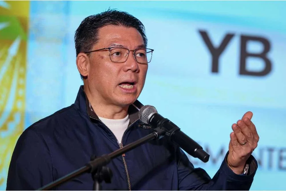 Nga Kor Ming menyampaikan ucapan pada Majlis Penyampaian Sijil Sirim Qas International kepada MBPP hari ini. - Foto: Bernama