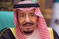 Raja Salman sedang menjalani pemeriksaan perubatan di Hospital Pakar King Faisal di Riyadh.