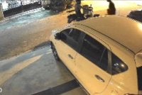 Rakaman memaparkan dua individu disyaki berlegar-legar di kawasan perumahan dan dipercayai terlibat dalam cubaan memecah masuk sebuah rumah di Taman Klebang Jaya, Ipoh.