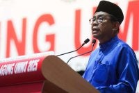 Mohamed Khaled ketika menyampaikan ucapan penangguhan Perhimpunan Agung UMNO (PAU) 2025 di Pusat Dagangan Dunia Kuala Lumpur pada Sabtu.
