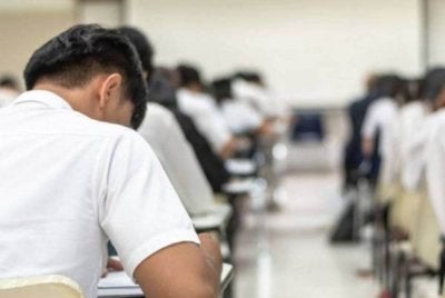 Sebelum UPSR dan PT3 dimansuhkan, ada banyak pihak meminta supaya sistem pendidikan negara dirombak supaya tidak berorientasikan peperiksaan semata-mata. Gambar hiasan