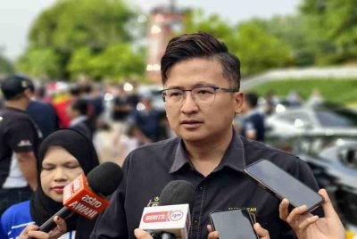 Allex ketika ditemui media semasa Program Jelajah Porsche di Dataran Sejarah Ayer Keroh, pada Sabtu