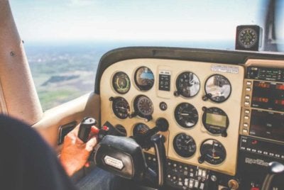 Pesawat itu kini sedang dikesan. Gambar hiasan